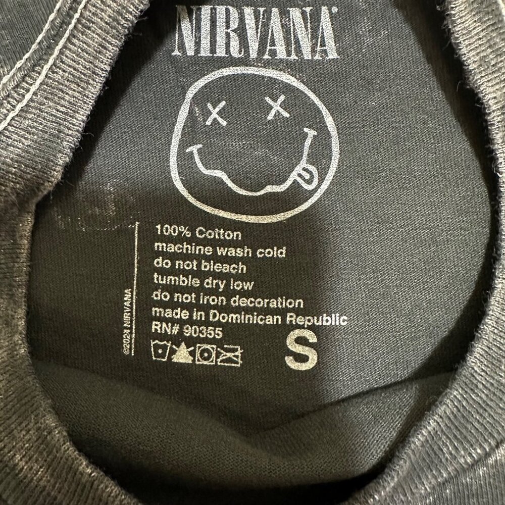 Nirvana Size Adult Small Smiley Face Graphic Pink Charcoal Acid Wash T-Shirt NEW - Picture 4 of 4